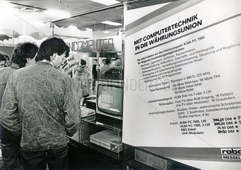 Waehrungsunion DDR  Computerverkauf  Bannewitz bei Dresden  Juni 1990
