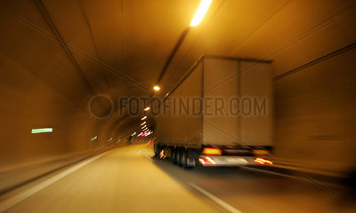 Dresden  Situation in einen Autotunnel der Autobahn A17