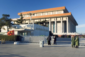 Peking  das Mao Mausoleum auf dem Platz des Himmlischen Friedens