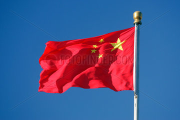 Peking  Chinesische Nationalflagge auf dem Platz des Himmlischen Friedens
