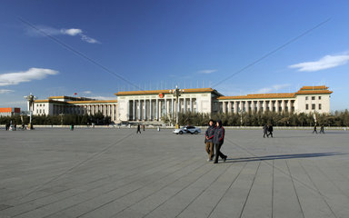 Peking  die Grosse Halle des Volkes auf dem Platz des Himmlischen Friedens