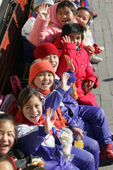 Peking  Kinder auf einer Strasse