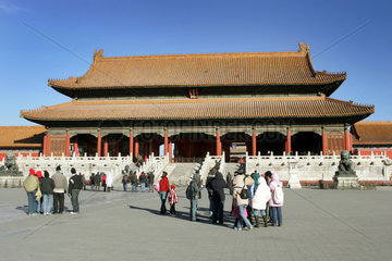 Peking  das Tor der Hoechsten Harmonie in der Verbotenen Stadt