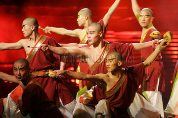 Peking  Artisten bei einer Karateshow