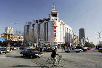 Peking  Kreuzung in der Innenstadt