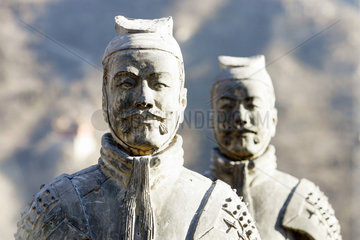 Peking  Skulpturen an der Grossen Mauer bei Mutianyu
