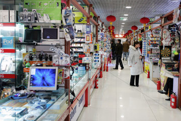 Peking  Menschen in einem Kaufhaus