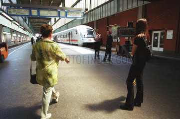 Reisende auf dem Stuttgarter Hauptbahnhof