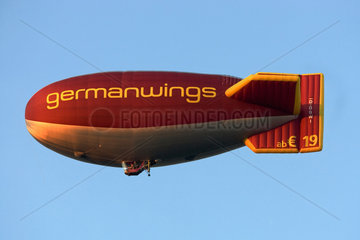 Berlin  Zeppelin mit germanwings-Schriftzug