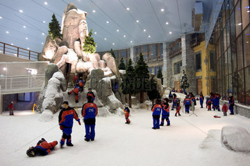 Dubai  die Indoorskihalle Ski Dubai im Einkaufszentrum Mall of the Emirates