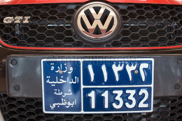 Abu Dhabi  Nummernschild eines Golf GTI