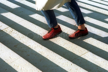Symbolfoto Schuhe und Treppe