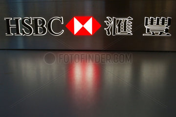 Logo der HSBC Bank auf englisch und chinesisch