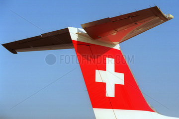 Logo der Fluggesellschaft Swiss am Heck einer Maschine