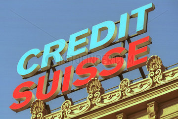 Logo der Credit Suisse auf der Bankzentrale