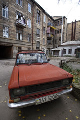 Odessa  altes Auto in einem Hinterhof
