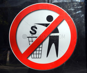 Symbolfoto  Schild Geldentsorgung verboten