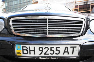 Odessa  Frontalansicht eines Mercedes Benz
