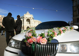 Odessa  fuer eine Hochzeit geschmuecktes Auto