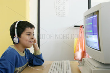 Computerkurs fuer Kinder an einer Grundschule