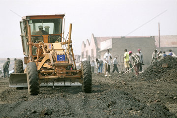 Strassenbau nach dem Vulkanausbruch in Goma