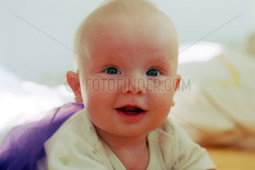 Portraet von einem lachenden Baby