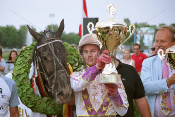 Berlin  der Derbysieger 2004 Ambassador As mit Roland Huelskath