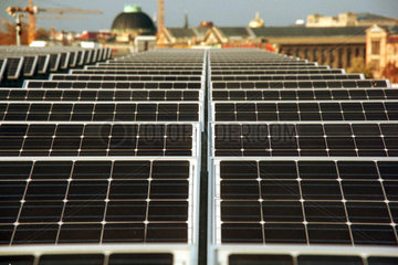 Berlin - Eine Photovoltaic Anlage der Solon AG auf einem Dach