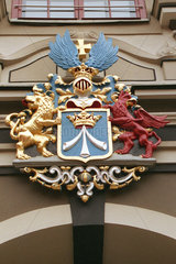 Stralsund  das Wappen der Stadt am Rathauseingang
