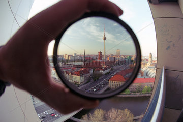 Berlin  Fernsehturm und Alexanderplatz im Focus des Betrachters