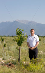 Sestanovac  Kroatien  Denis Rubic  Besitzer der Kirschplantage Terra Marascae