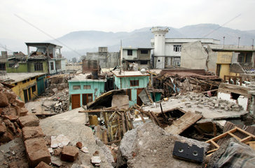 Vom Erdbeben zerstoerte Innenstadt Muzaffarabad