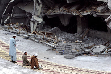 Zerstoerte Moschee in Balakot nach dem Erdbeben