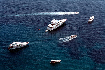 Capri  Yachten ankern in der Bucht