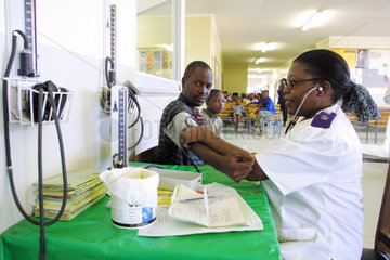 Medizinische Untersuchung von Patienten in Namibia