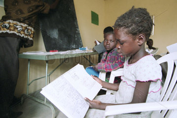 Schulausbildung fuer Strassenkinder in Lubango  Angola.