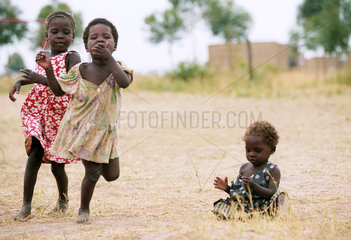Spielende Strassenkinder in Lubango  Angola.