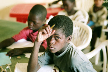 Schulausbildung fuer Strassenkinder in Lubango  Angola.