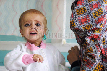 Mutter mit Kind im Indra Gandhi Hospital  Kabul.