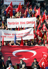 Islam Demonstration gegen Terror in Koeln