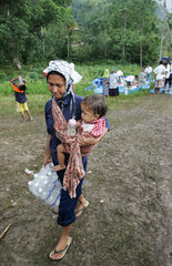 Hilfsgueterverteilung bei Banda Aceh