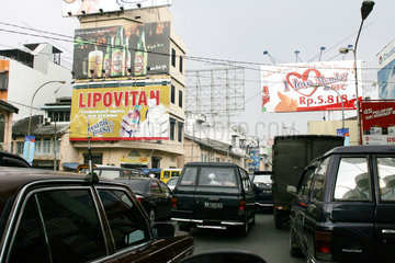 Strassenverkehr in Medan