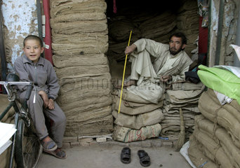 Verkaeufer fuer Leinensaecke in Kabul