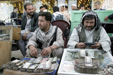 Illegale Geldwechsler auf dem Zentralmark von Kabul