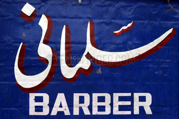 Hinweisschild fuer einen Friseur in Kabul