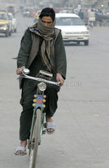 Fahrradfahrer im Centrum von Kabul