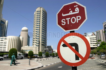 Verkehrsschilder in Dubai