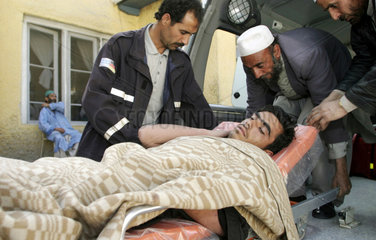 Krankentransport eines Verletzten in Paghman
