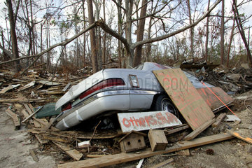 Autowrack nach dem Hurrikan Katrina