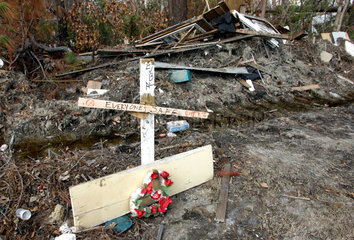 Holzkreuz  Hurrikan Katrina